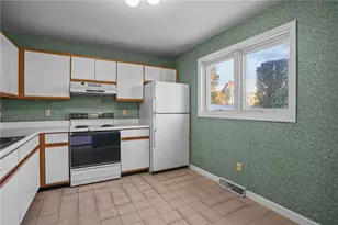 1029 Boston Neck Rd, Narragansett, RI 02882 - Photo 10