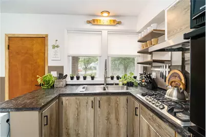 821 Post Road, Warwick, RI 02888 - Photo 8