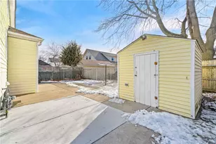 220 Bay View Ave, Cranston, RI 02905 - Photo 4