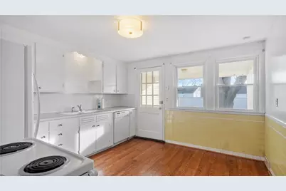 24 Elm Circle, Cranston, RI 02920 - Photo 6