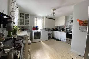 19 Vernon Ave, Newport, RI 02840 - Photo 12
