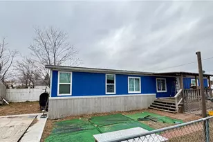 91 Seabiscuit Pl, Pawtucket, RI 02861 - Photo 2