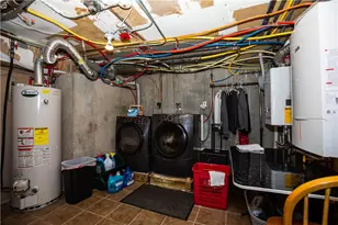 546 Lonsdale Ave, Central Falls, RI 02863 - Photo 38