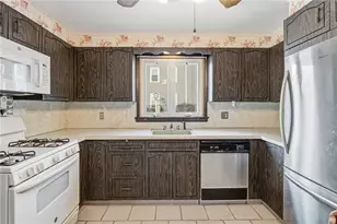 60 Stedman Ave, Pawtucket, RI 02860 - Photo 8