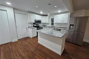 34 Elmcrest Dr, Pawtucket, RI 02861 - Photo 2