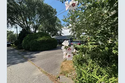 6 Hickory Avenue, Middletown, RI 02840 - Photo 2