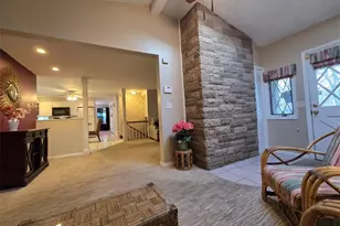 17 Rhode Island Ave, Johnston, RI 02919 - Photo 18