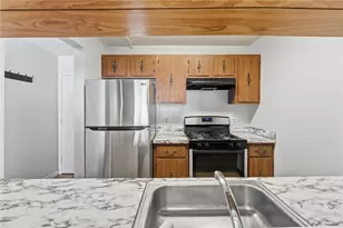 752 Quaker Ln, Warwick, RI 02818 - Photo 4