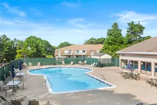 752 Quaker Ln, Warwick, RI 02818 - Photo 12