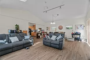 129 Simmonsville Ave, Johnston, RI 02919 - Photo 10