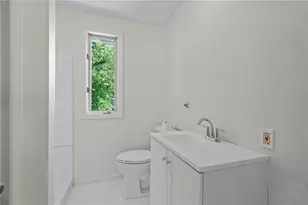 129 Simmonsville Ave, Johnston, RI 02919 - Photo 26