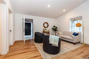 32 Exchange St, East Greenwich, RI 02818 - Photo 10