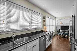 423 Hope St, Bristol, RI 02809 - Photo 14