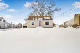 131 Pawtuxet Terrace, West Warwick, RI 02893 - Photo 2