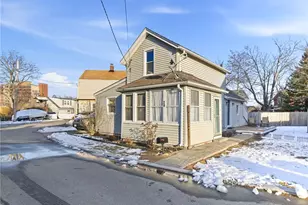 28 Jefferson Ave, East Providence, RI 02915 - Photo 22