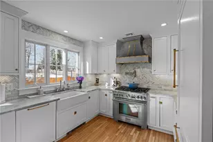 2269 E Main Rd, Portsmouth, RI 02871 - Photo 12