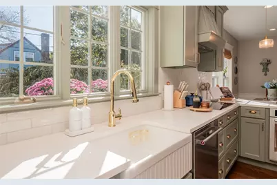 26 Vernon Avenue, Newport, RI 02840 - Photo 2