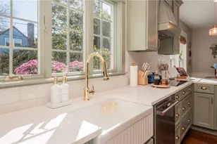 26 Vernon Ave, Newport, RI 02840 - Photo 2