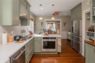 26 Vernon Ave, Newport, RI 02840 - Photo 2