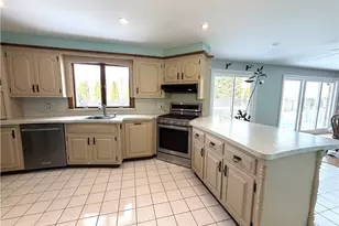 33 Whipple Ave, Westerly, RI 02891 - Photo 10