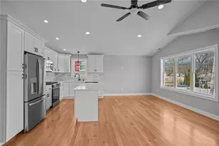 85 Colonial Ave, Cumberland, RI 02864 - Photo 4