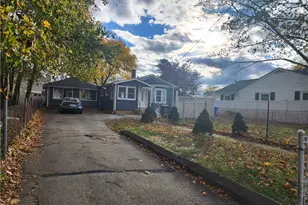 39 Chaplin St, Pawtucket, RI 02861 - Photo 1