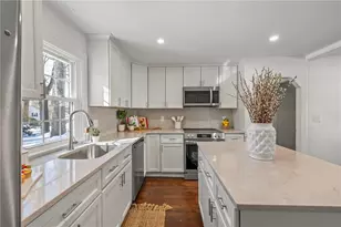 47 Brettonwoods Dr, Cranston, RI 02920 - Photo 6