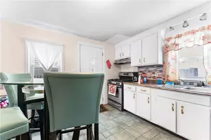 3 Hutchinson Ave, Pawtucket, RI 02861 - Photo 8