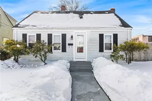 3 Hutchinson Ave, Pawtucket, RI 02861 - Photo 1