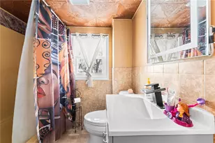 3 Hutchinson Ave, Pawtucket, RI 02861 - Photo 16