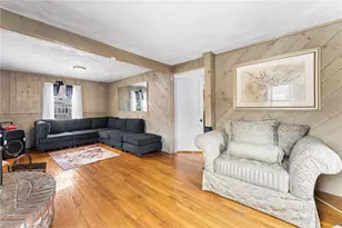 3 Hutchinson Ave, Pawtucket, RI 02861 - Photo 2