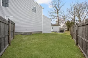 4 Halsey Ave, Middletown, RI 02842 - Photo 30