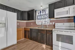 66 Silver Lake Ave, Providence, RI 02909 - Photo 16