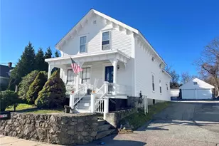 2952 E Main Rd, Portsmouth, RI 02871 - Photo 1