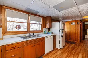 10 Hall St, West Warwick, RI 02893 - Photo 38