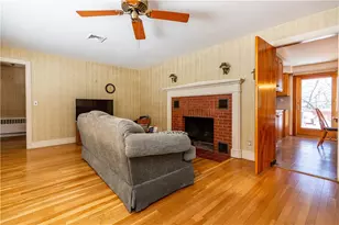10 Hall St, West Warwick, RI 02893 - Photo 14