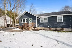 82 Primrose Dr, Warwick, RI 02818 - Photo 2