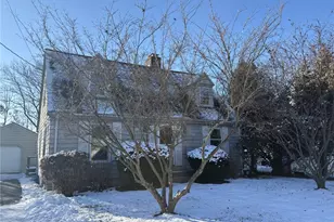 10 Jesse Davis Ln, Barrington, RI 02806 - Photo 1