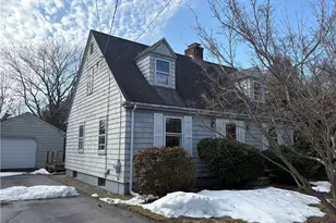 10 Jesse Davis Ln, Barrington, RI 02806 - Photo 1