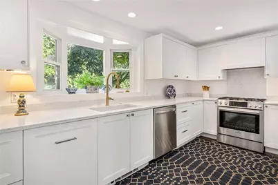 140 Connection Street, Newport, RI 02840 - Photo 10
