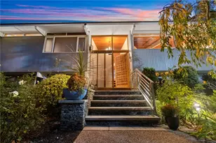 10 Oceanview Dr, Middletown, RI 02842 - Photo 2