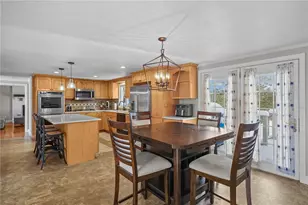 25 Janet Dr, Cranston, RI 02921 - Photo 4