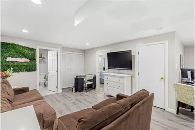 264 Locust Glen Drive, Cranston, RI 02921 - Photo 10