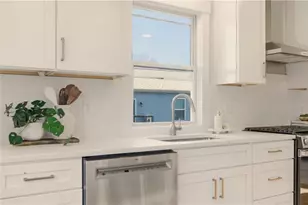 85 Bayview Ave, Bristol, RI 02809 - Photo 6