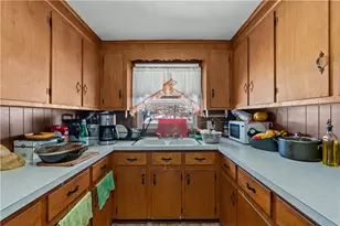 87 Pinehurst Ave, Providence, RI 02908 - Photo 2