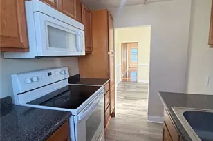 212 East St, Pawtucket, RI 02860 - Photo 2