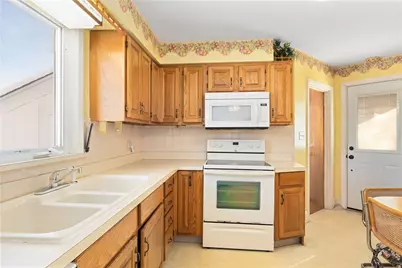 106 Wannamoisett Road, East Providence, RI 02914 - Photo 18