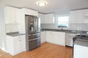 84 Farrell St, Pawtucket, RI 02861 - Photo 4