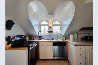 92 Pelham Street #3, Newport, RI 02840 - Photo 4