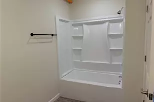 327 Pine St, Pawtucket, RI 02860 - Photo 10